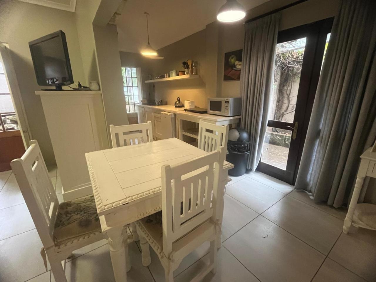 By The Way Guesthouse كلارينس المظهر الخارجي الصورة